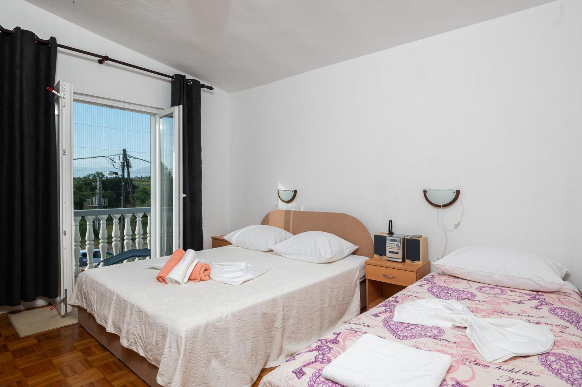 Marina'S Apartments Ražanac Zimmer foto